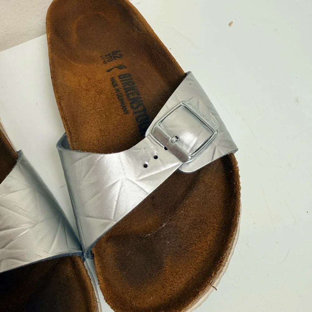 Birkenstock Madrid Silver One Strap Open Toe Slides Sandals  EU 42 L11/M9 - Picture 2 of 5